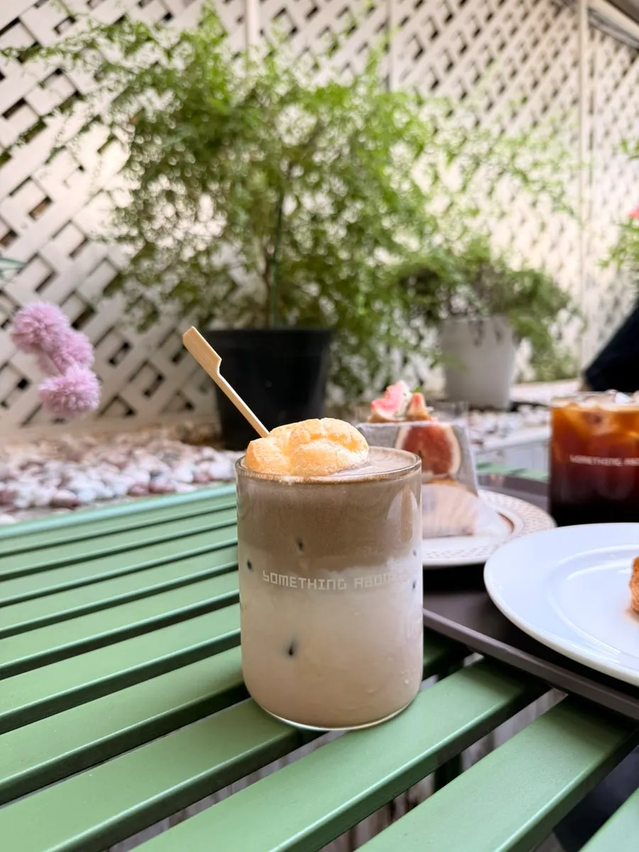 Hojicha choux milk tea topped with hojicha foam