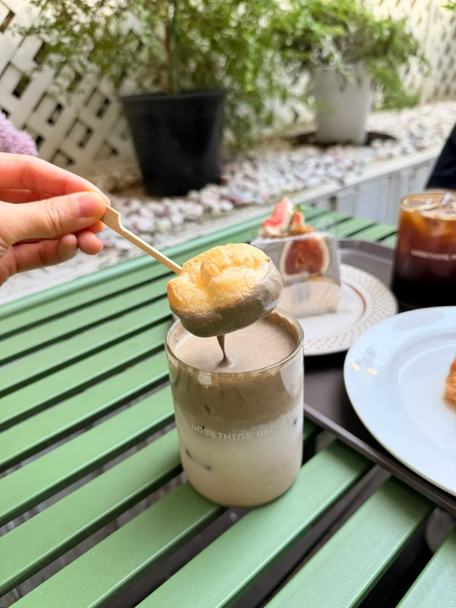 Baby choux on top of the hojicha choux milk tea