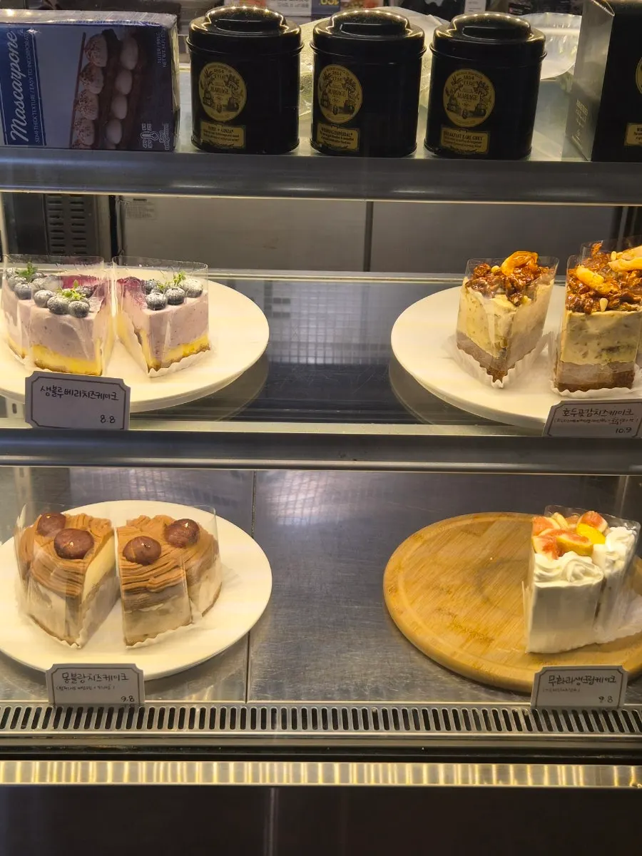 Cake display including yellow cheese cake