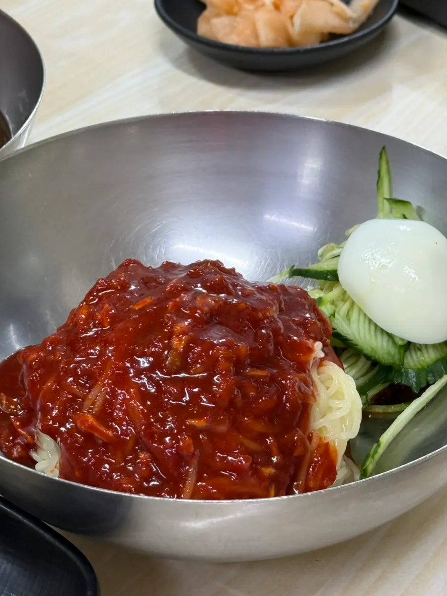 비빔밀면 한 그릇