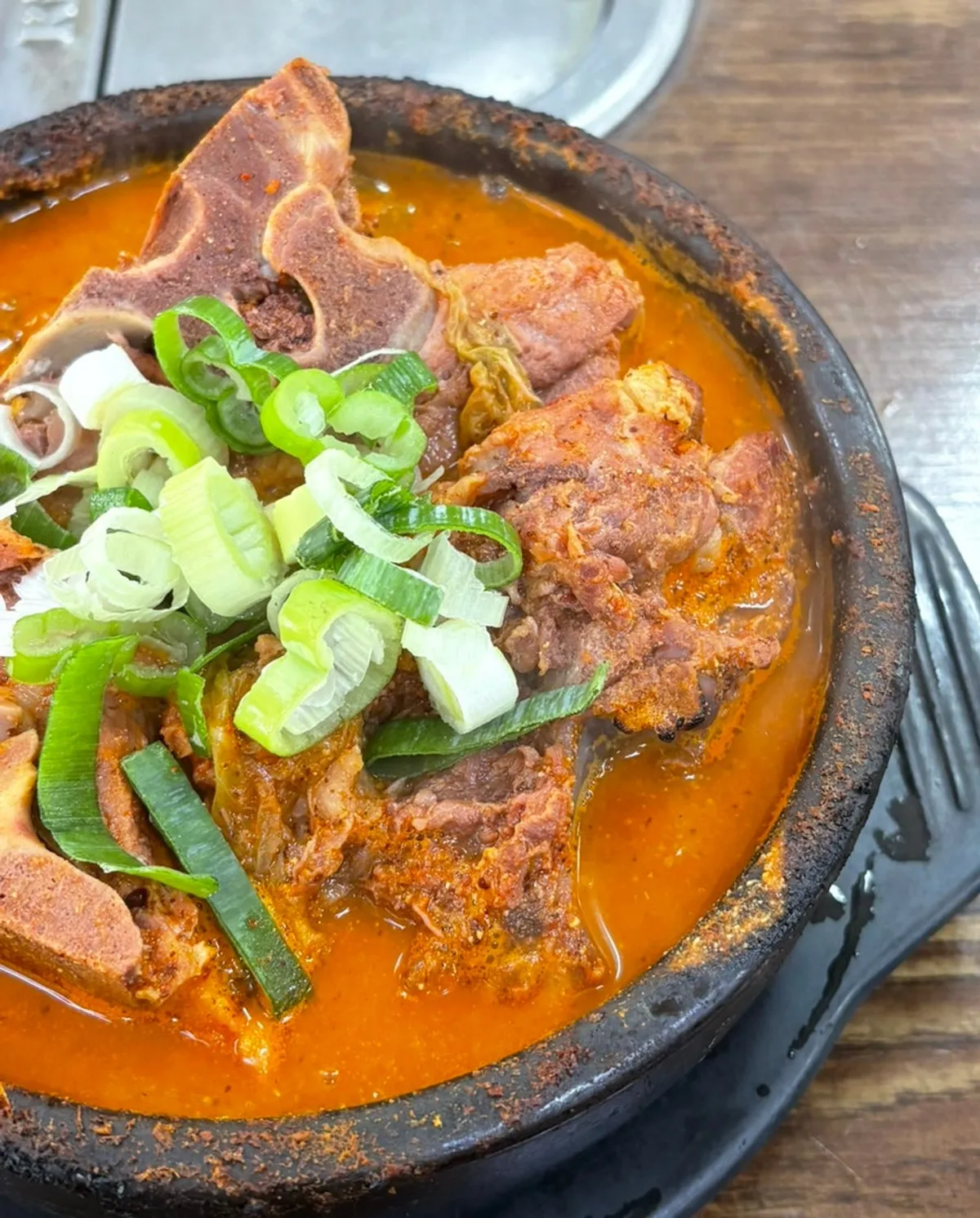 팔팔 끓는 뚝배기 뼈해장국 기본