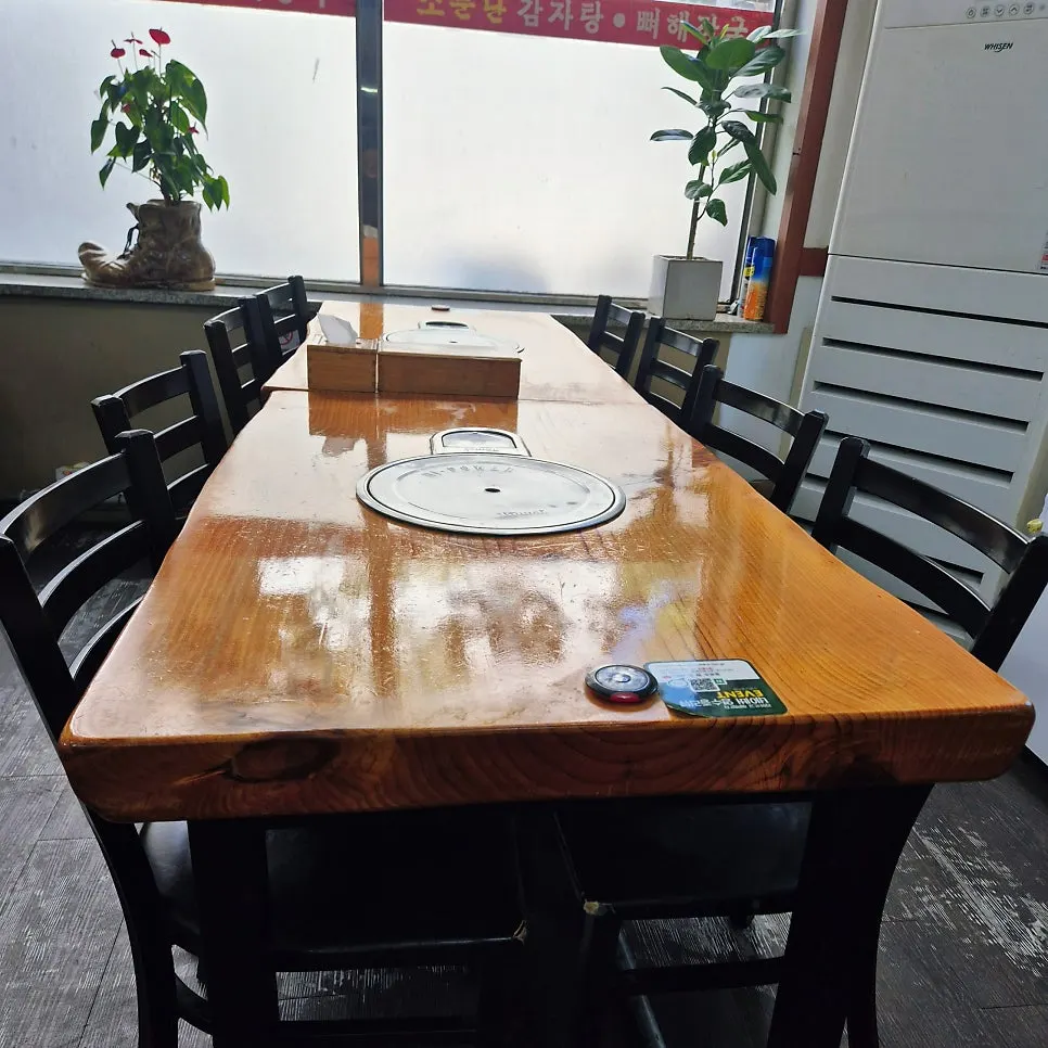 주문 후 차려진 기본 반찬