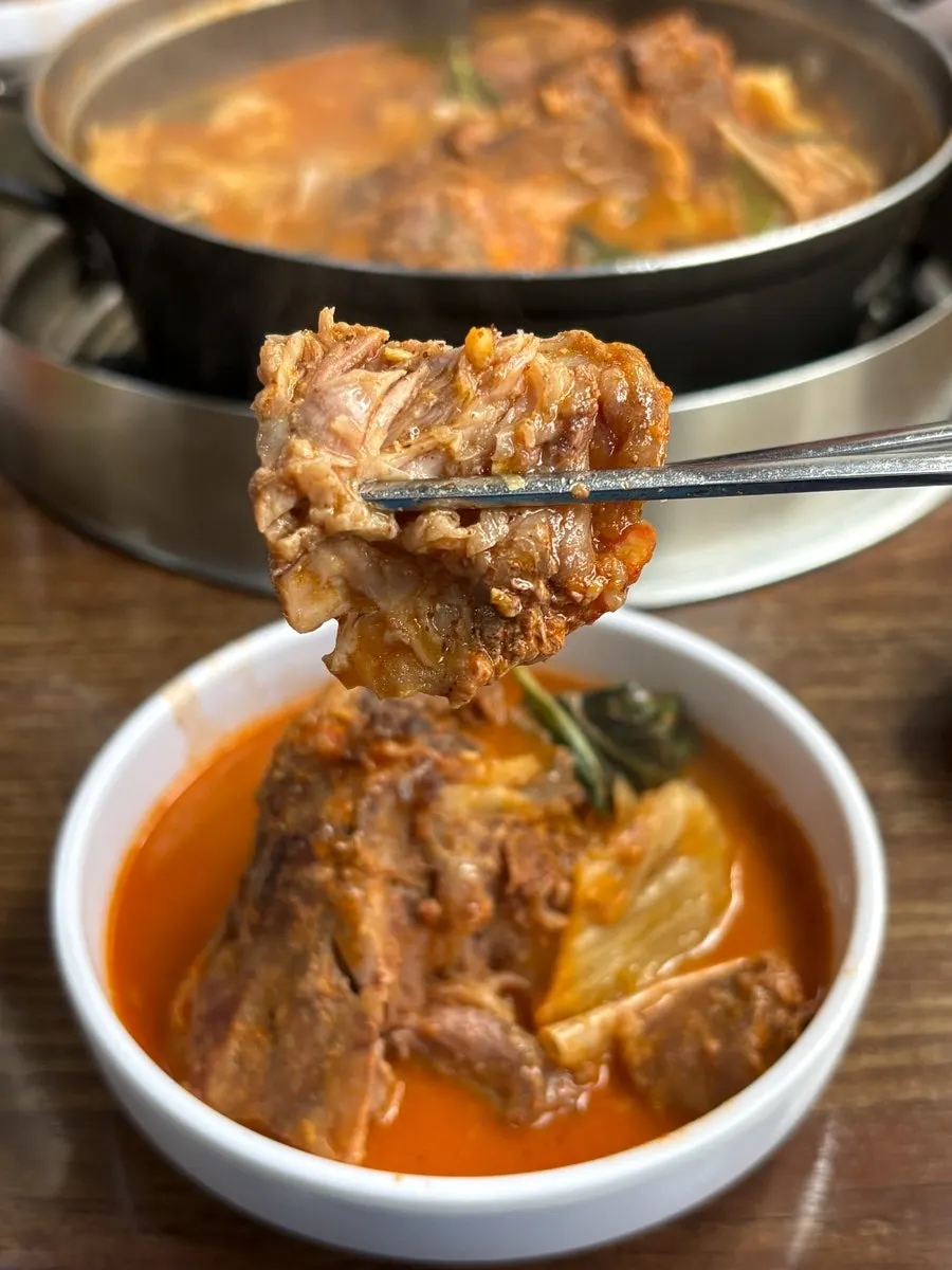 Gamjatang ingredients full of ugeoji and perilla leaves