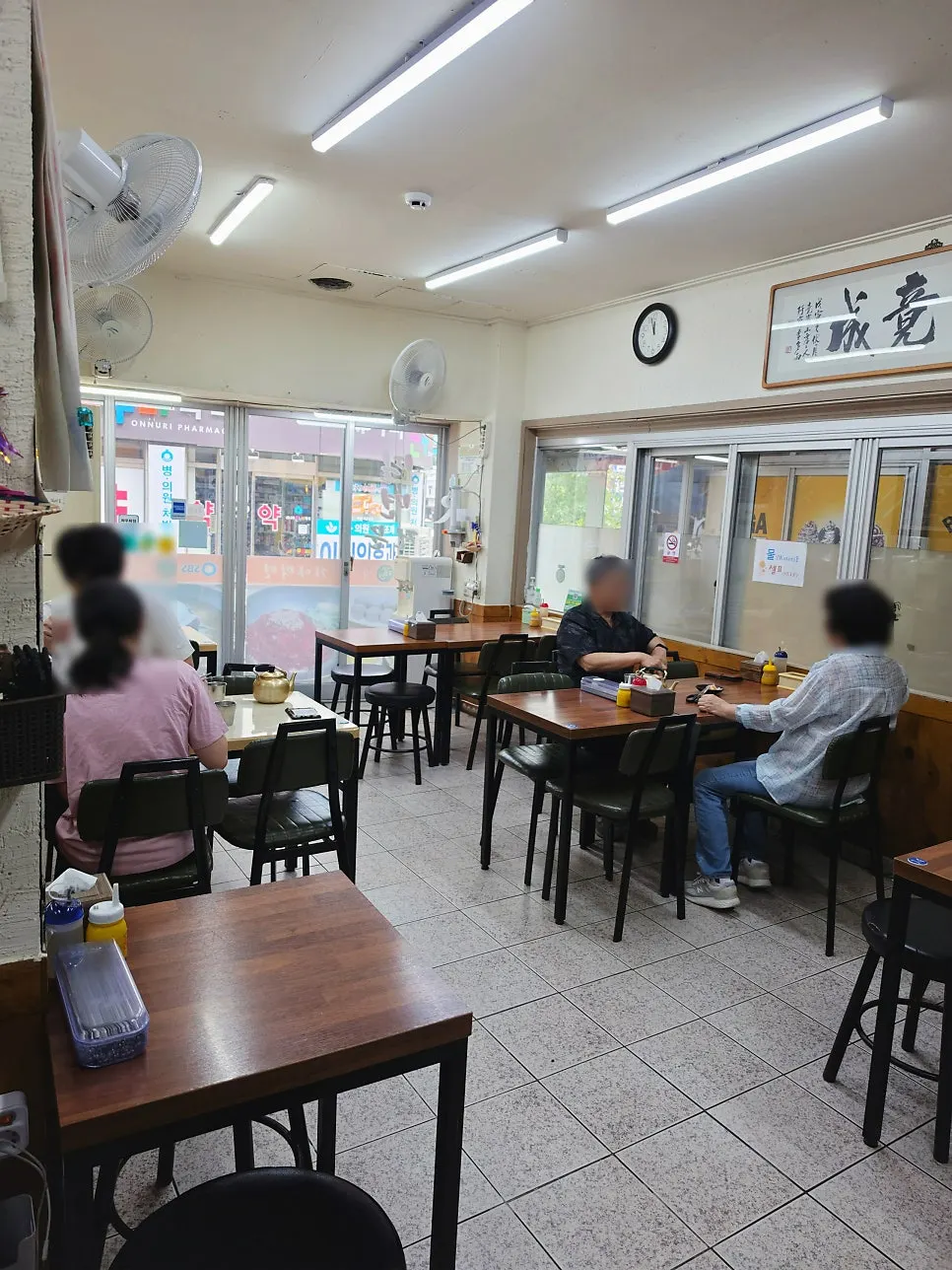 Inner hall of the L-shaped restaurant