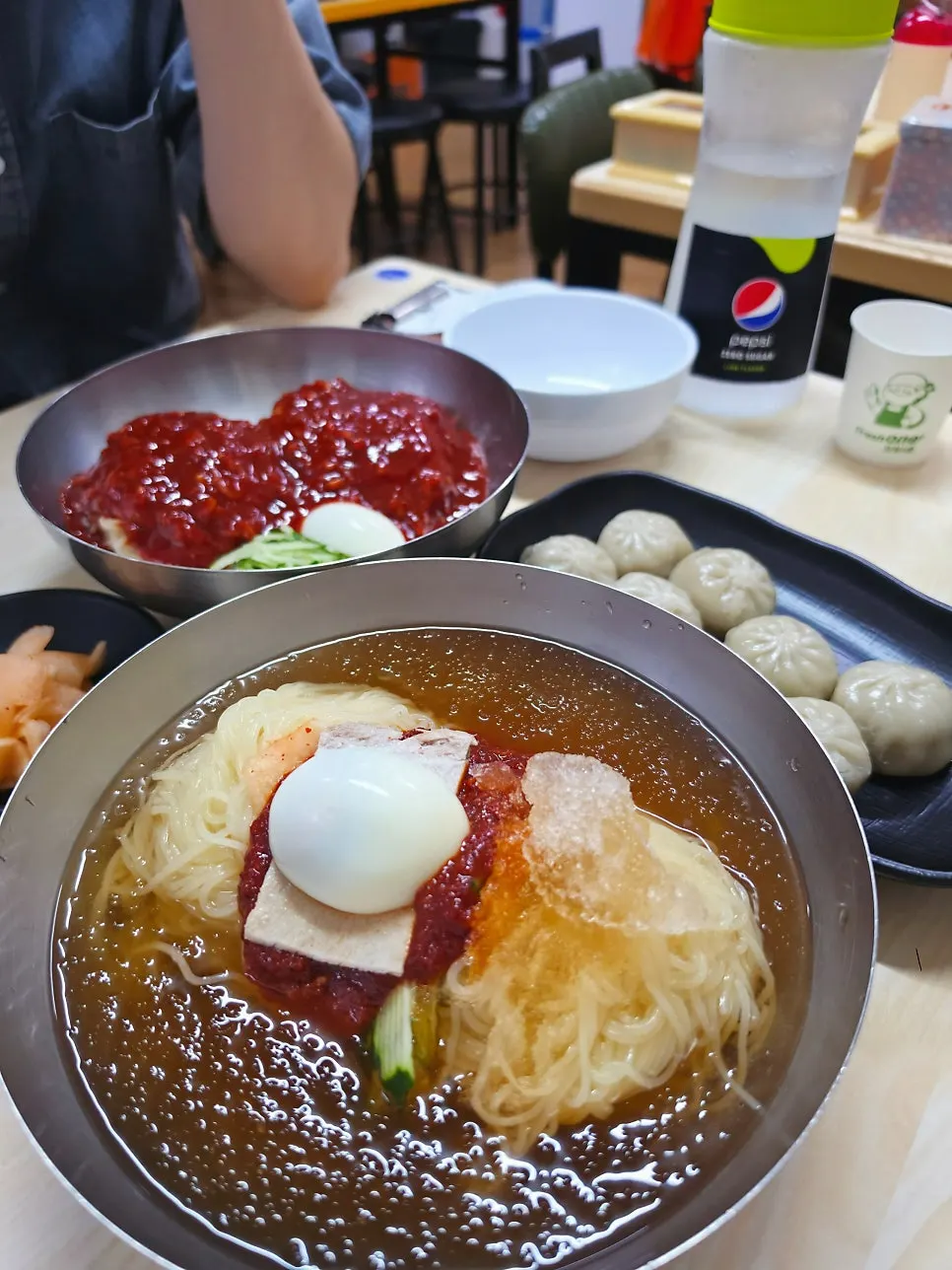 Large water milmyeon with icy broth