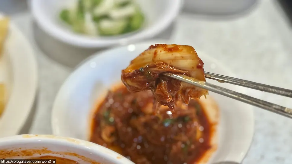 Songa Kalguksu's kimchi topped with spicy seasoning