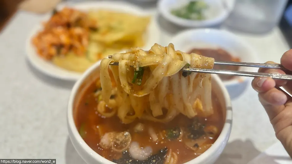 Jang-kalguksu topped with squid