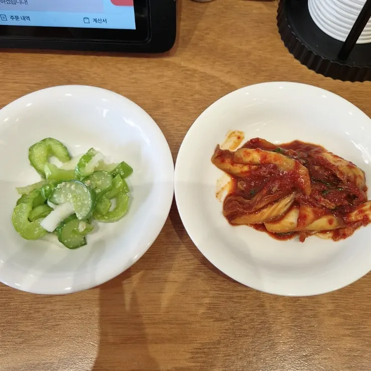 송아칼국수 셀프바 구성