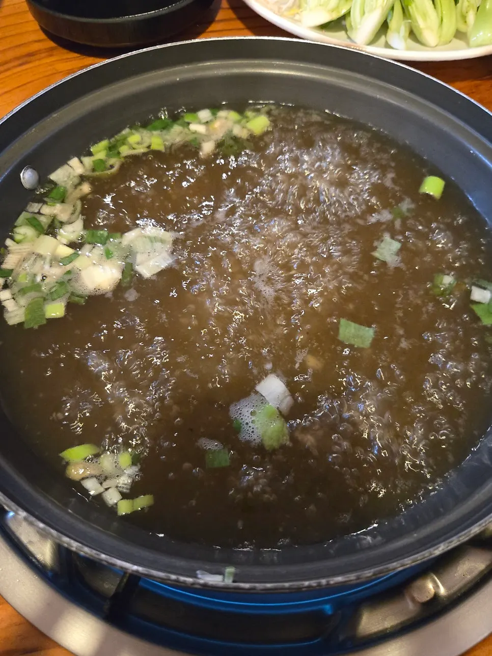 상황버섯 수제 육수가 끓는 전골냄비