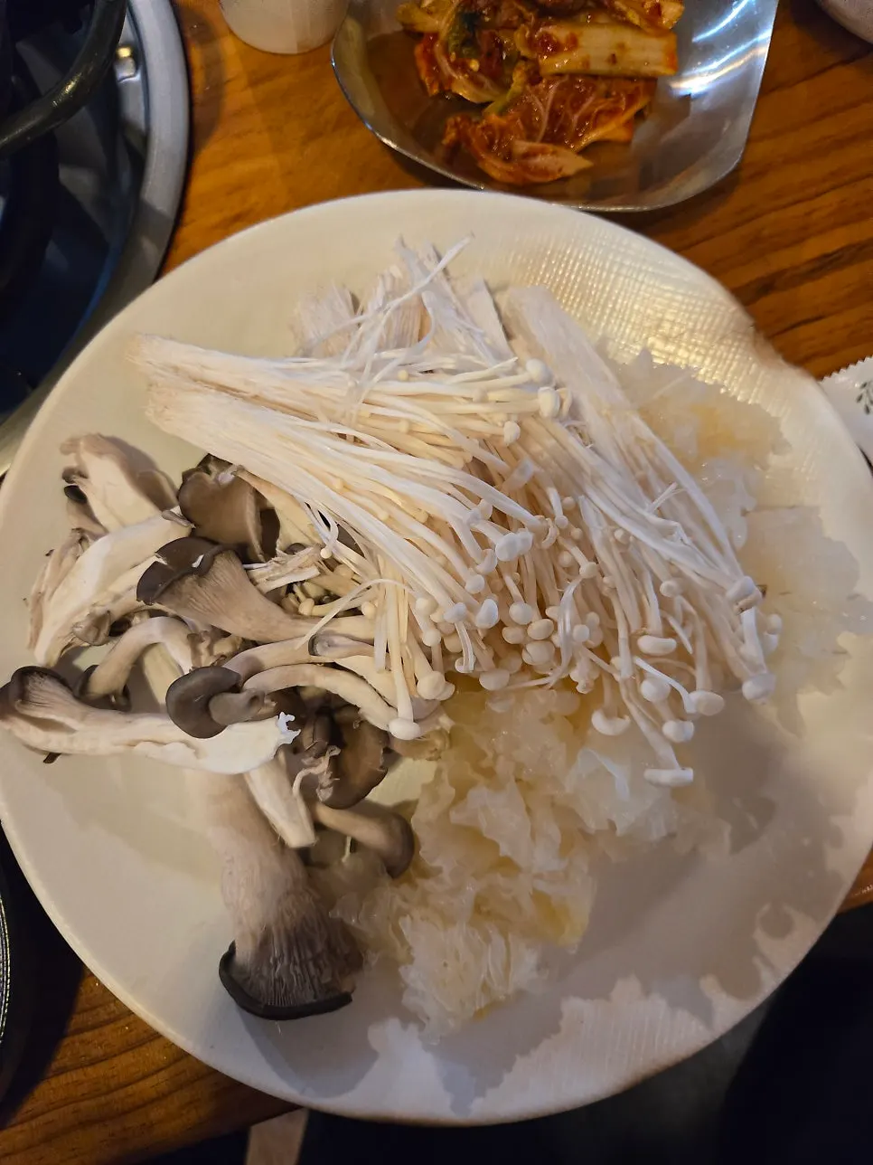 소고기와 채소를 넣고 끓이는 전골