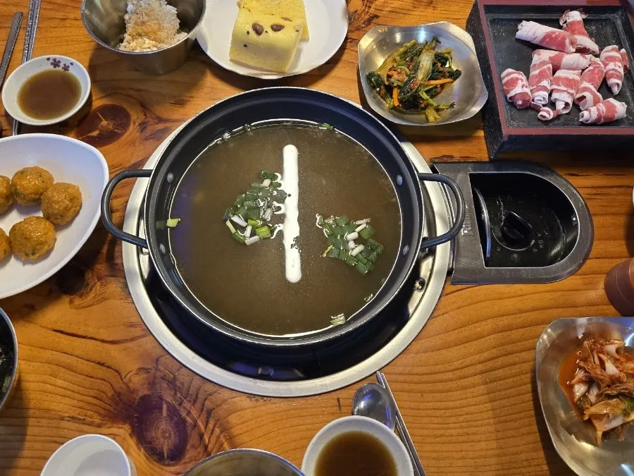 Base broth simmered with seafood and dried pollack