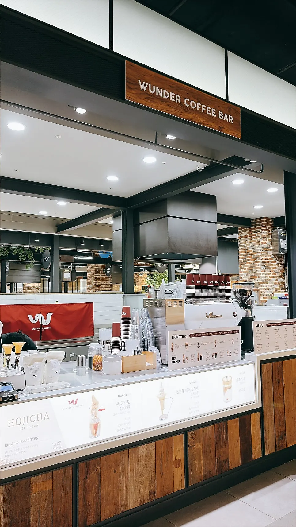 Wunder Coffee Bar takeaway cup and store directions