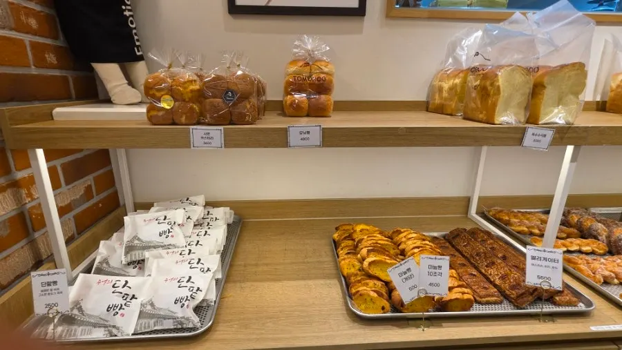 Display of morning bread, garlic bread and other meal breads