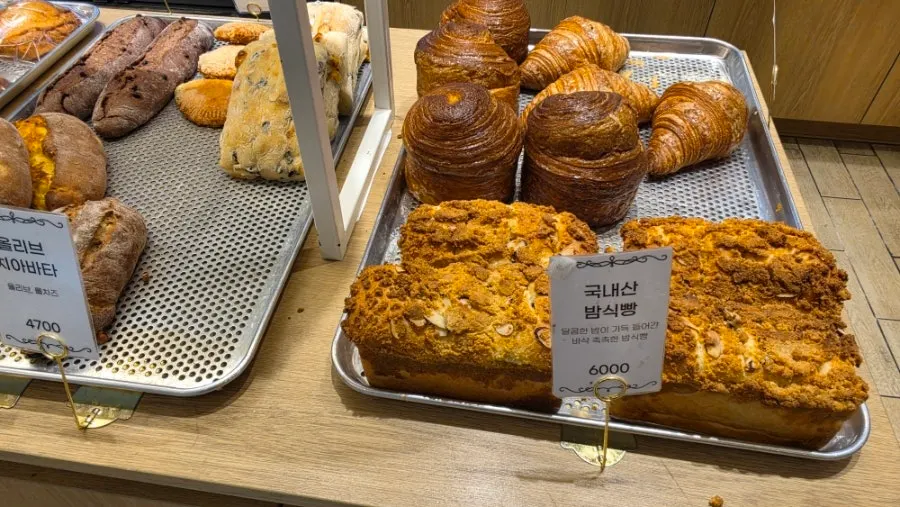 Display of Basque cheesecake and pies