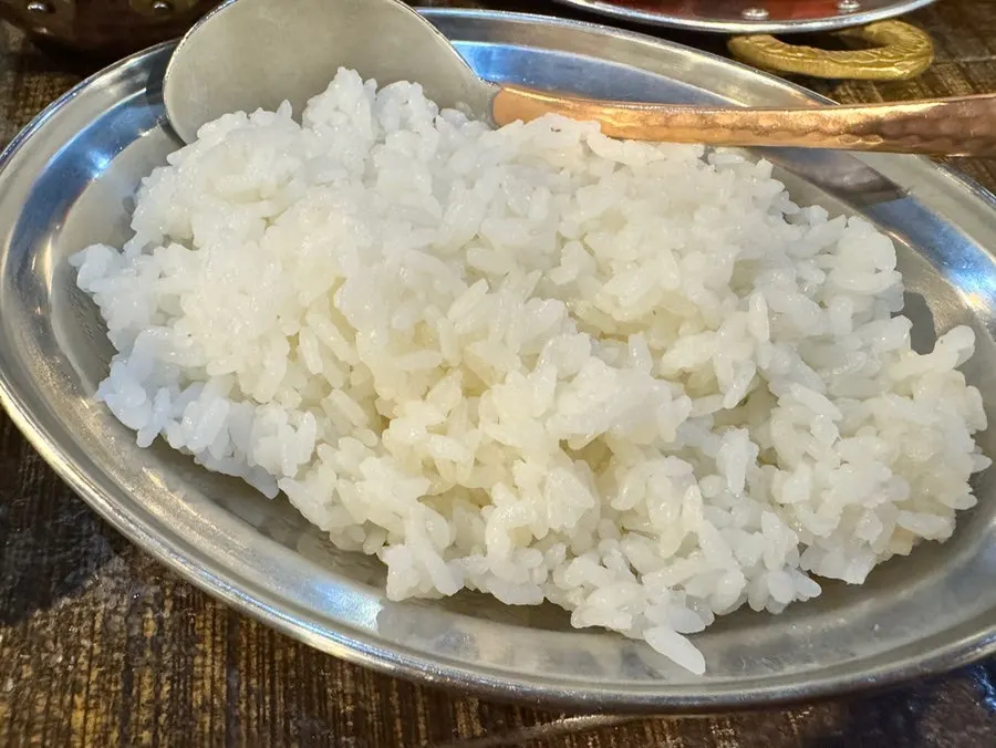 난에 버터카레를 올린 한입