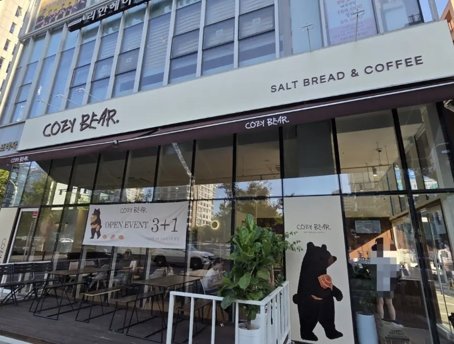 Exterior of Cafe Cozy Bear in Songdo
