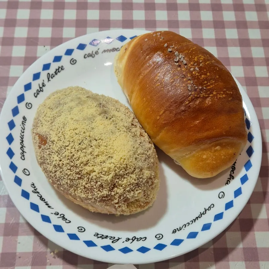 Castella salt bread and plain salt bread
