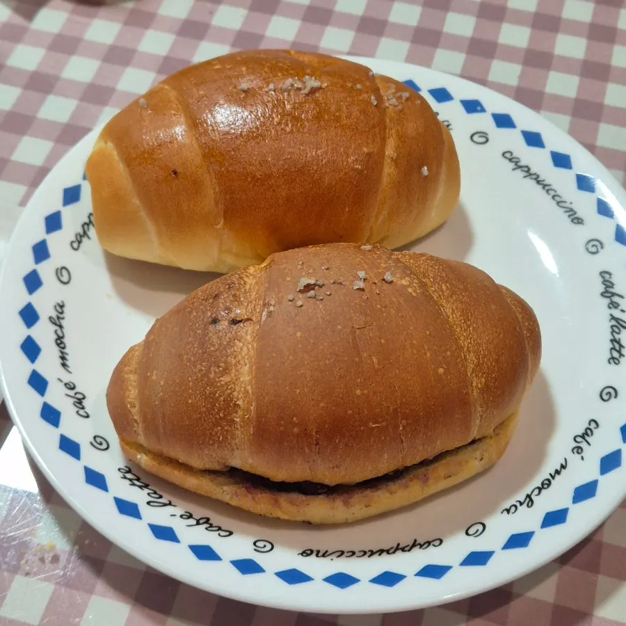 Potato salt bread and red bean butter salt bread