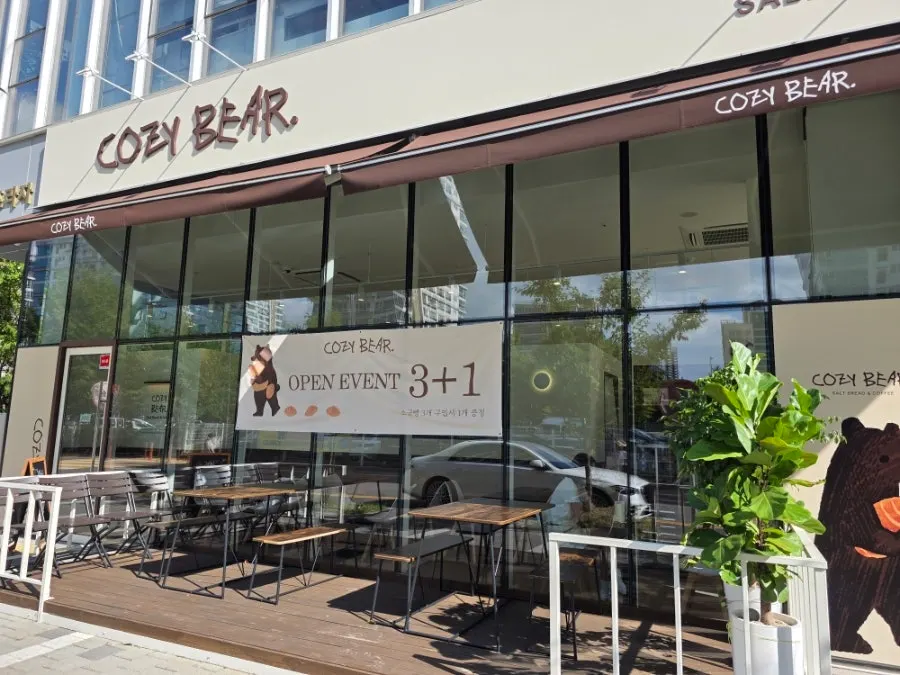 Cozy Bear storefront on Haedoji-ro in Songdo