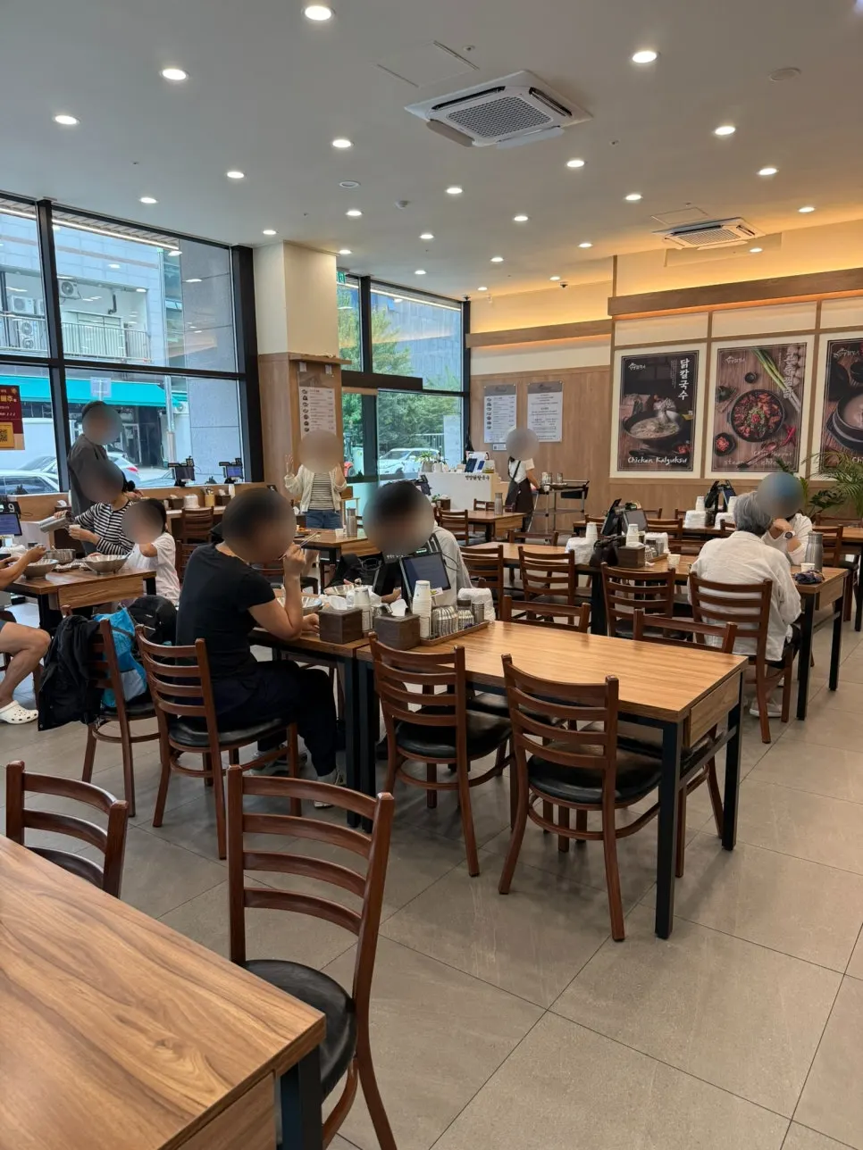 Dining hall of Eonyang Dak Kalguksu Incheon Songdo Branch busy with weekend lunch guests