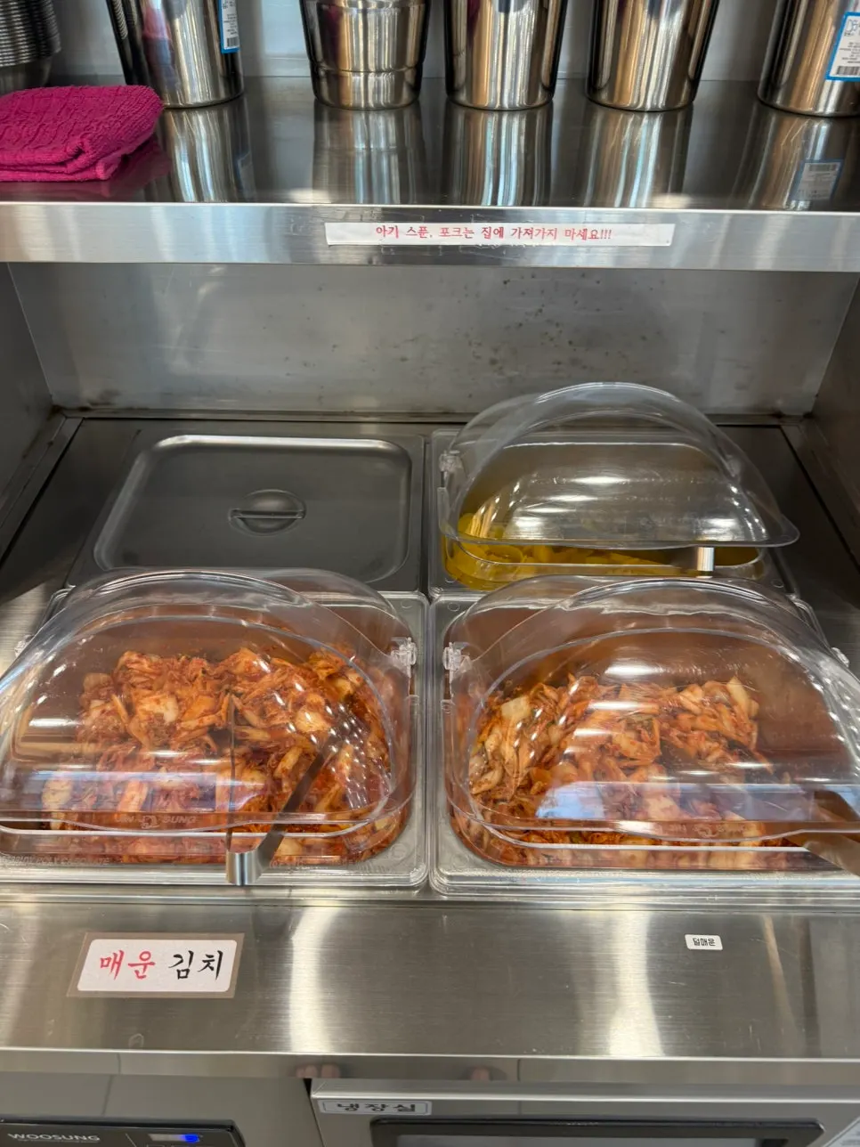 Self-serve bar corner at Eonyang Dak Kalguksu Incheon Songdo Branch