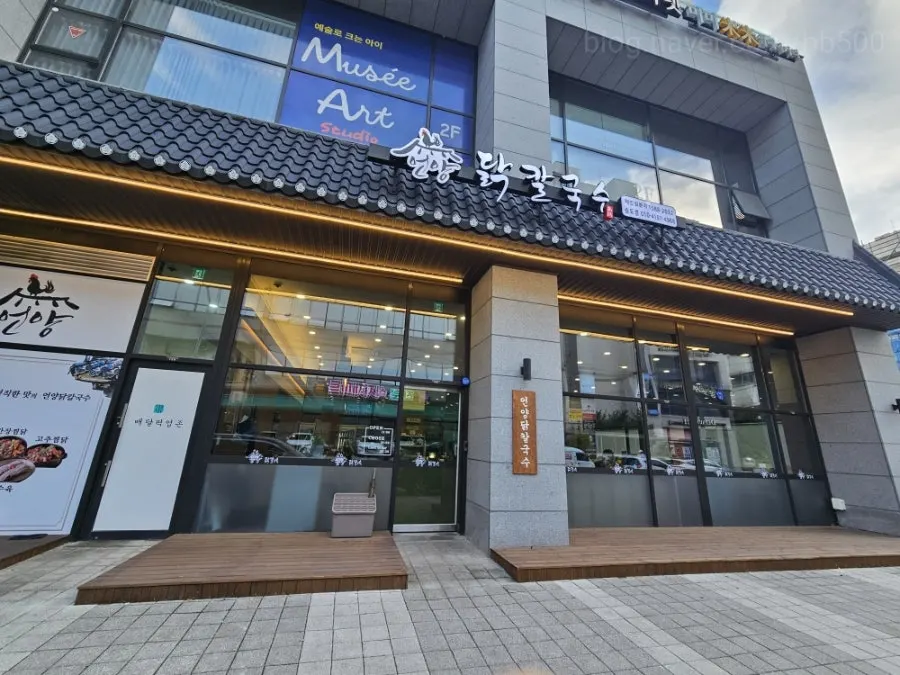 A full spread of chicken kalguksu at Eonyang Dak Kalguksu Incheon Songdo Branch