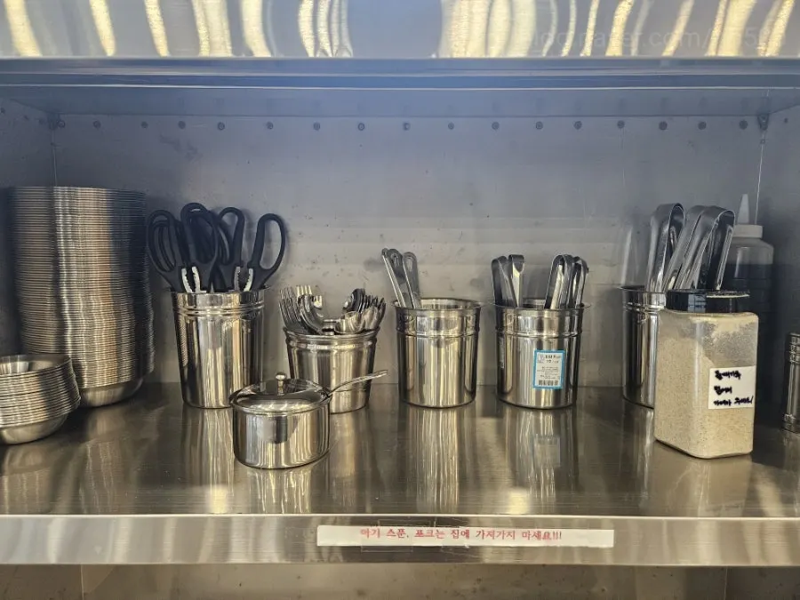 The self-serve side dish station