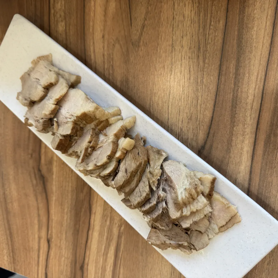 Thinly sliced boiled pork, 220g
