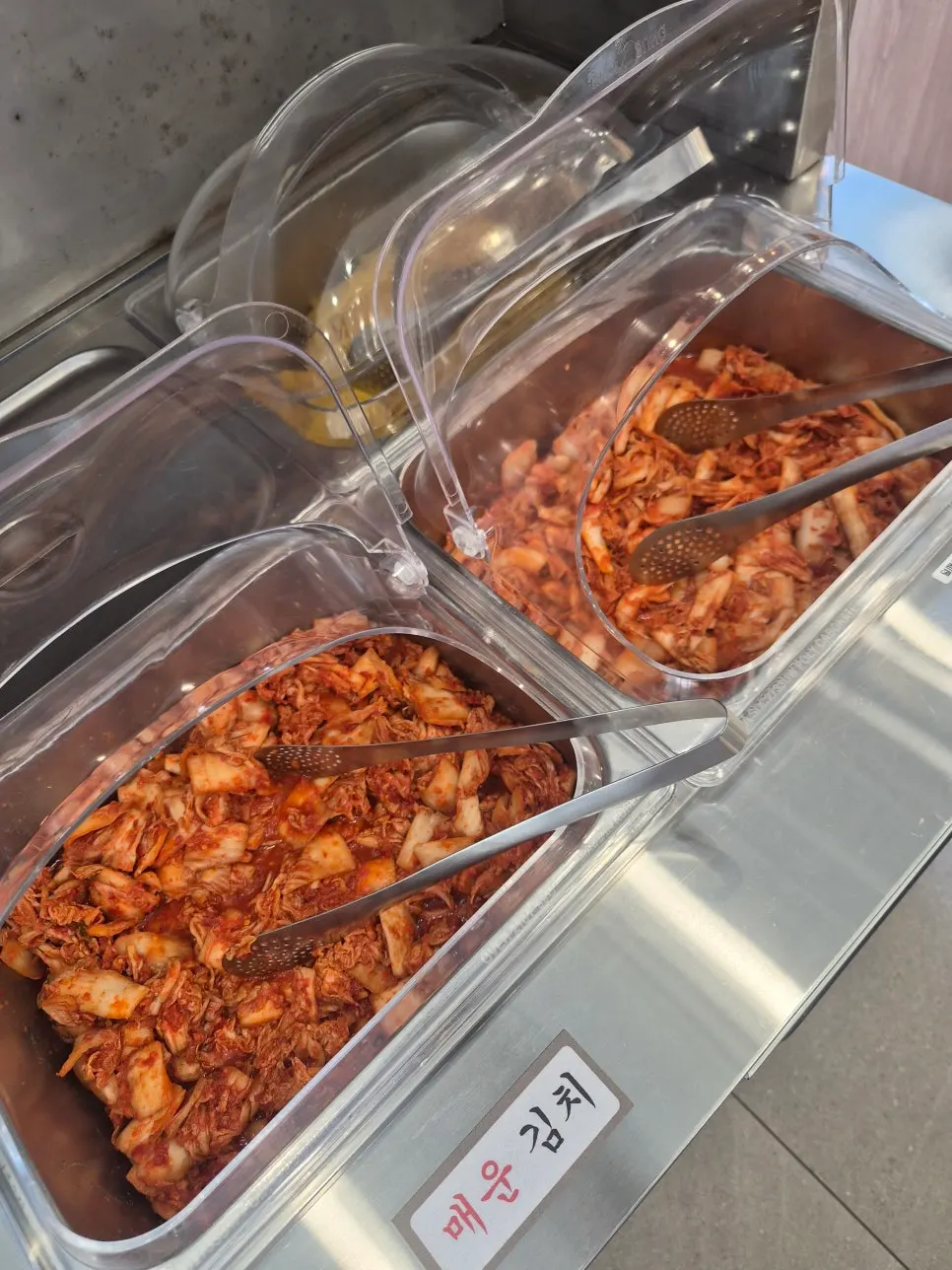 Self-service station with neatly arranged tongs and scissors