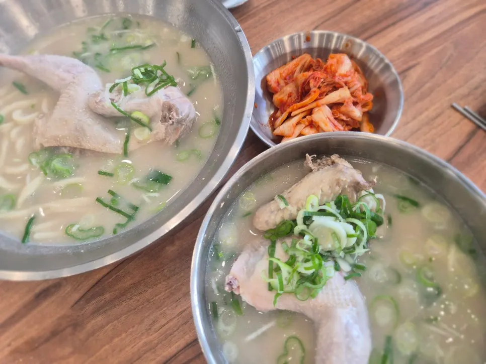 Ordered chicken kalguksu and chicken gomtang