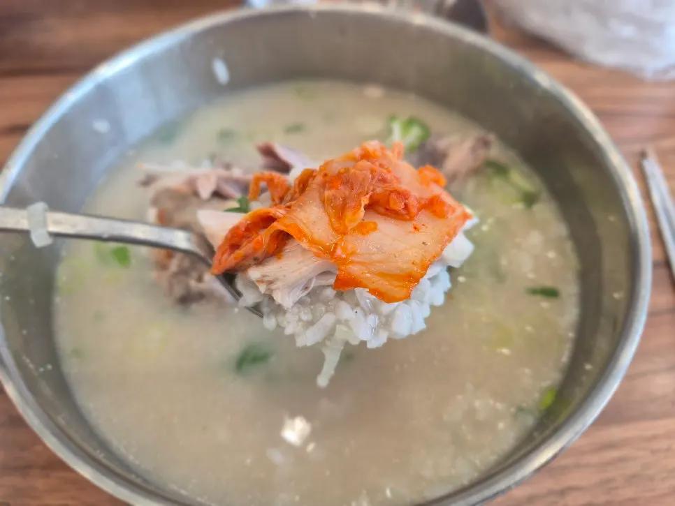 Chicken kalguksu and spicy kimchi pairing