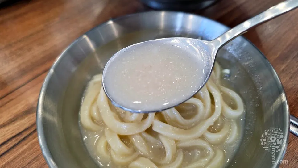 Chicken kalguksu with chewy noodles
