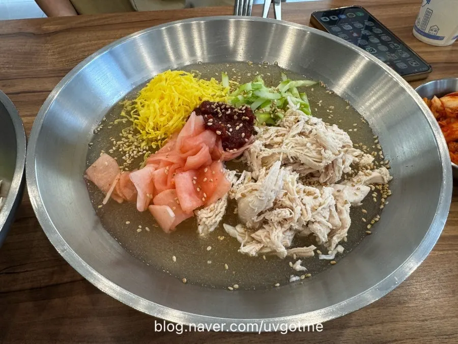 Two bowls of chogye guksu and chogye bibim guksu