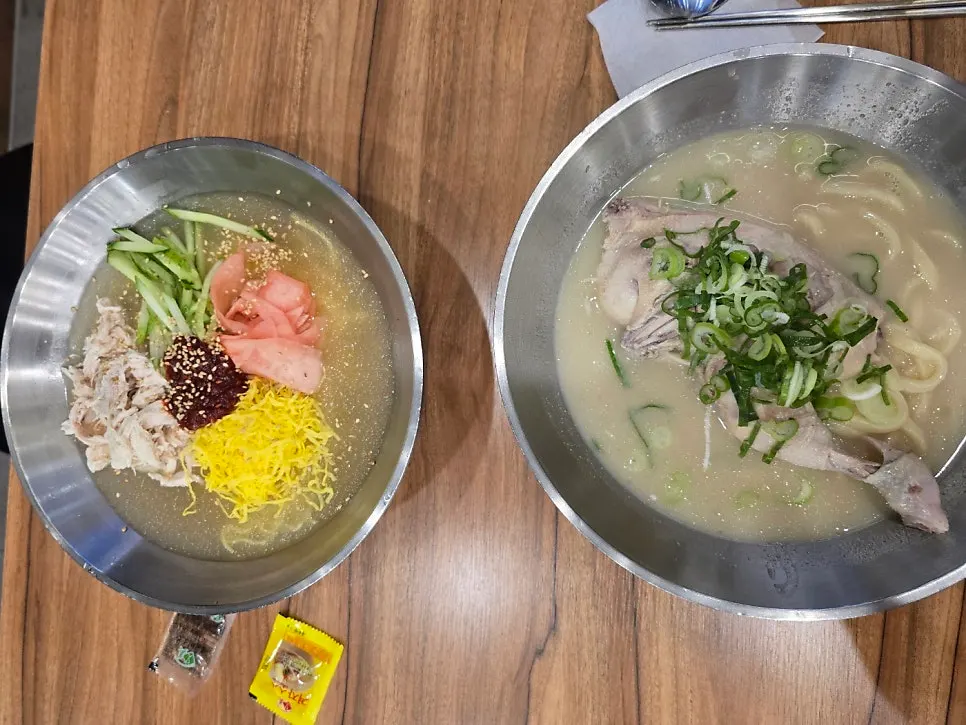 Chicken kalguksu and chogye-guksu lunch