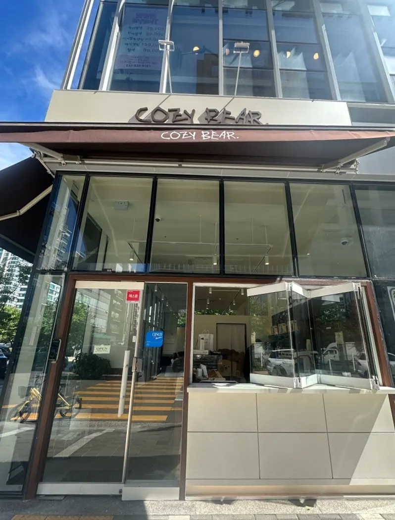 Introductory image of Songdo dog-friendly bakery café Cafe Cozy Bear