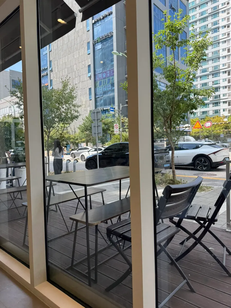 Outdoor terrace seating at Cozy Bear