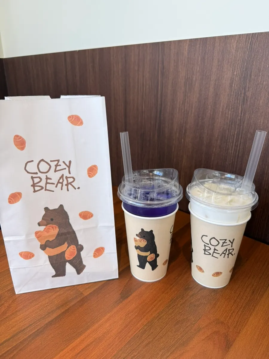 Table with salt bread and two drinks