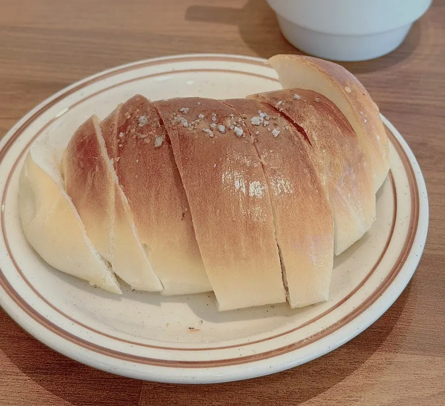 Cover image of Cozy Bear café in Songdo