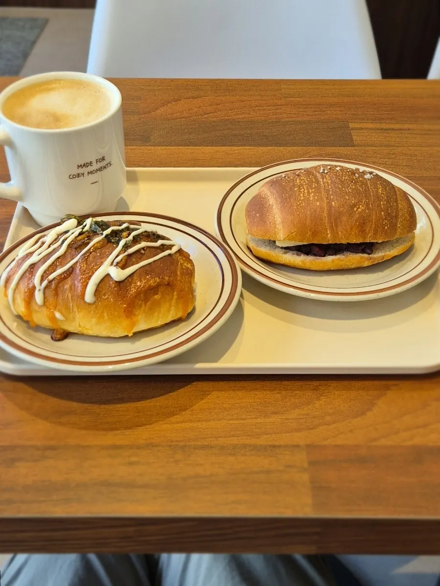 Cozy Latte and salt-bread order