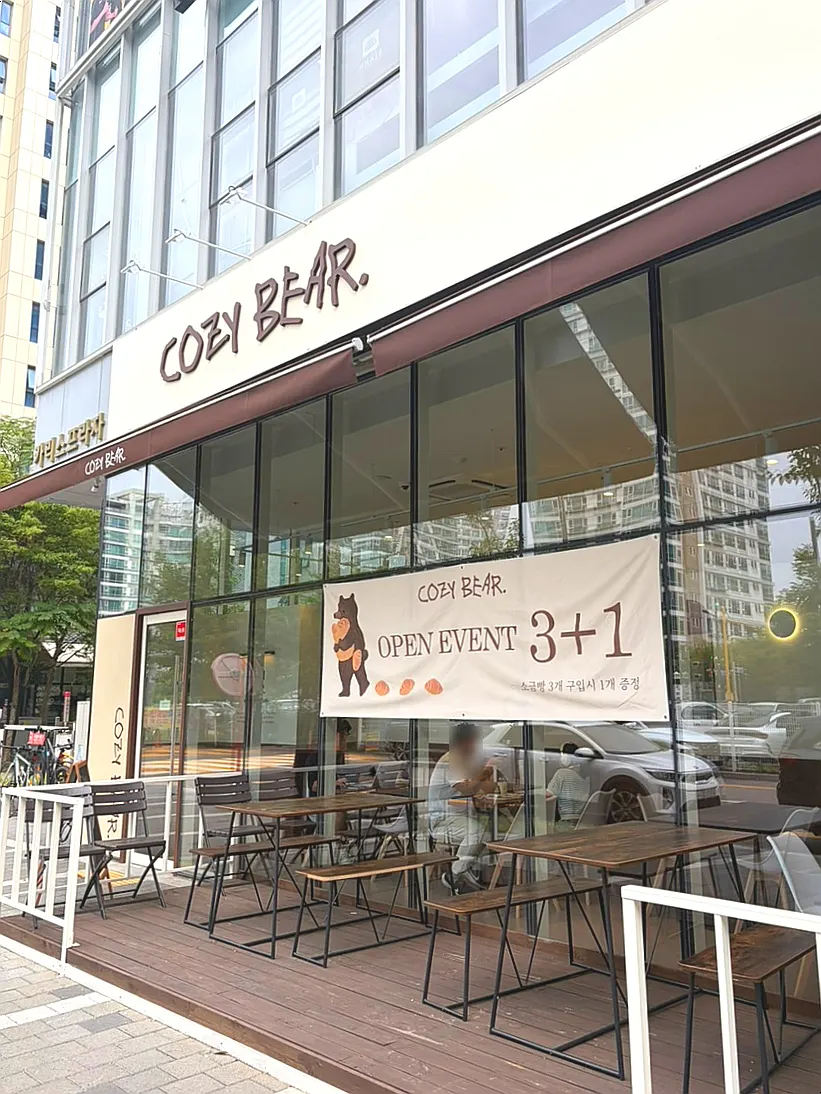 Front of the newly opened Cozy Bear salt bread bakery in Songdo
