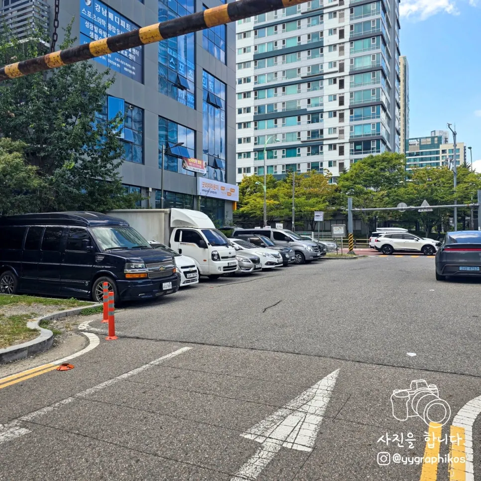 카페 코지베어 건물 앞 무료 공영 주차장