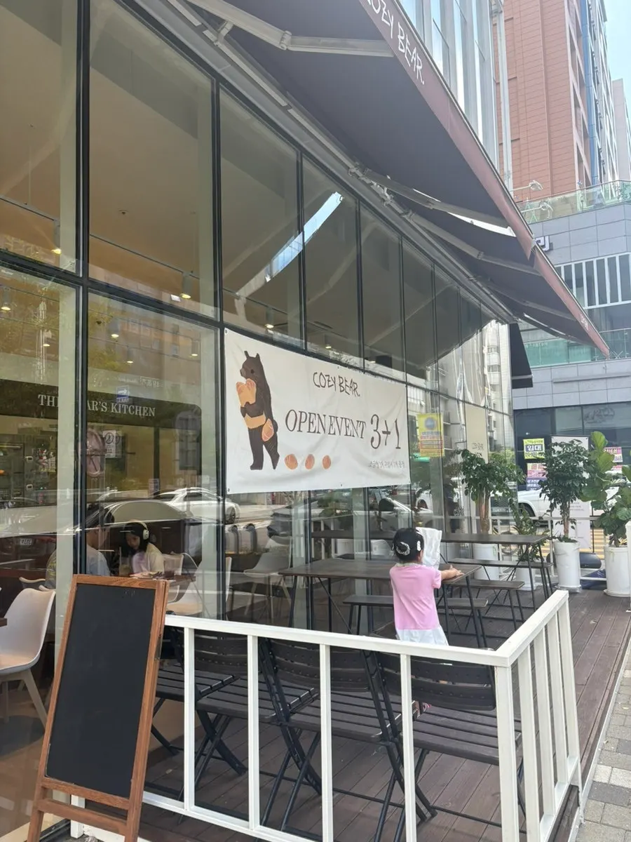 Terrace and café atmosphere