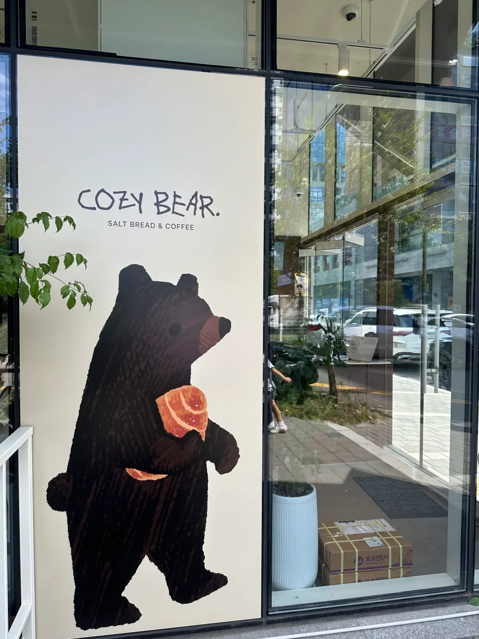 Interior atmosphere of Cafe Cozy Bear