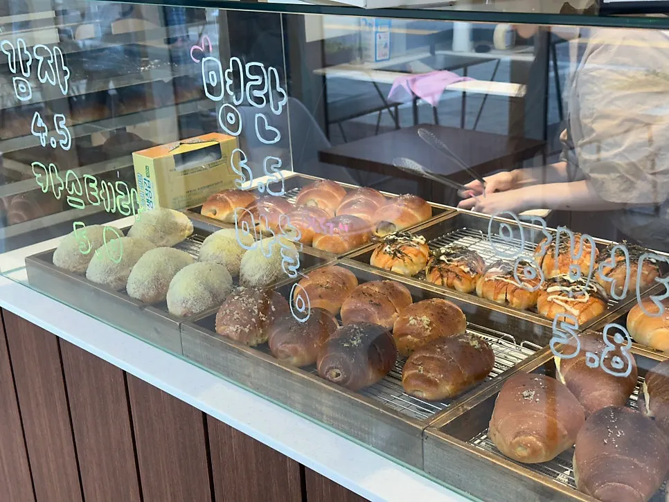 A variety of bakery items at Cafe Cozy Bear
