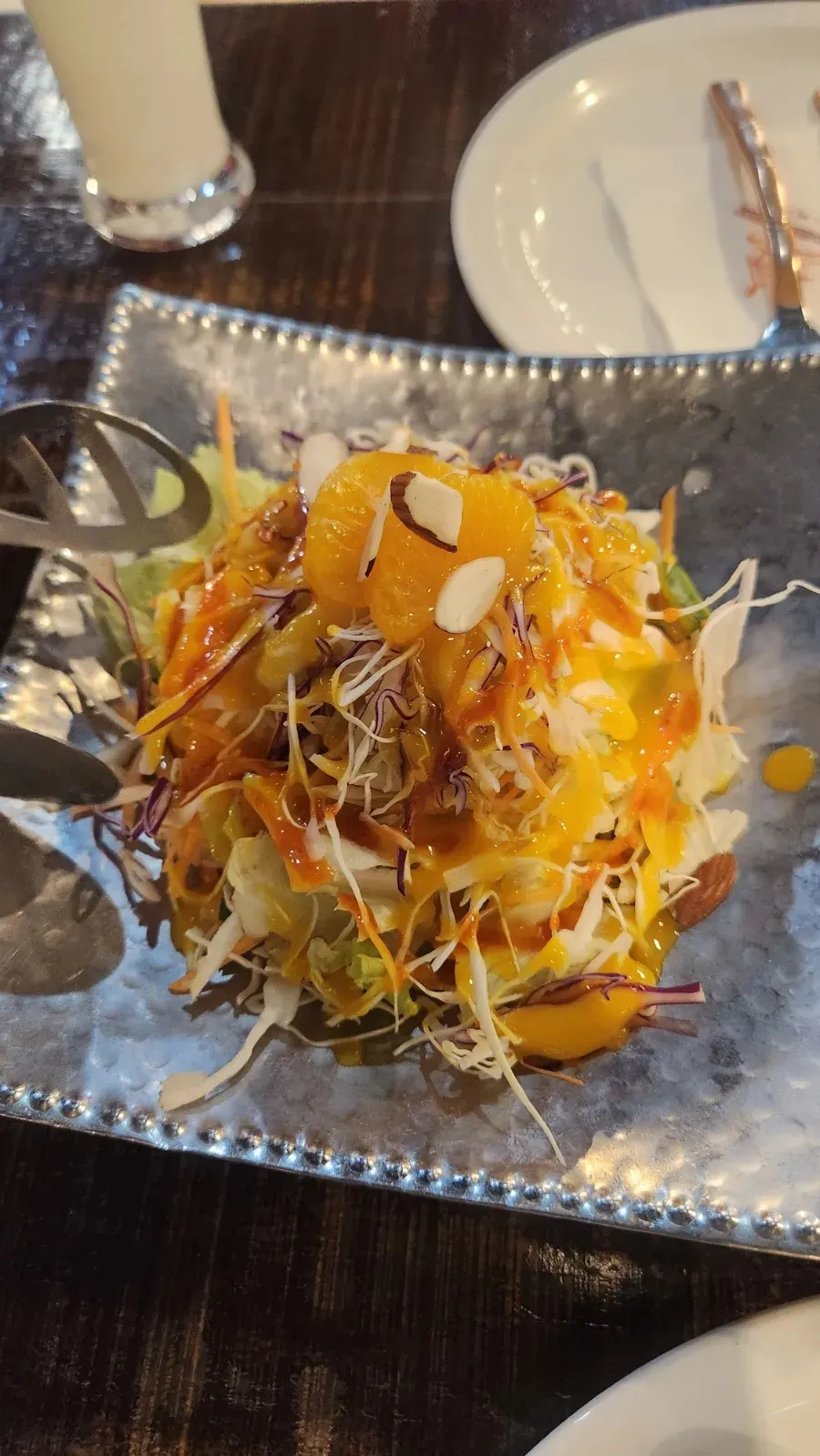 난과 밥이 포함된 세트 메뉴 사진