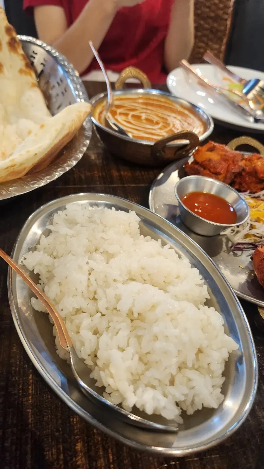 난을 치킨마일드 커리에 찍는 사진
