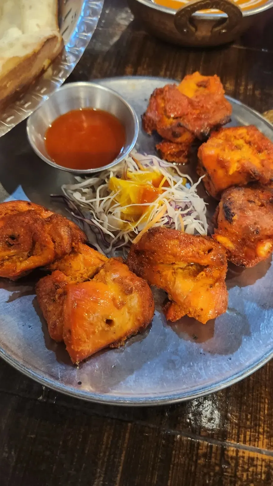 세트로 나온 담백한 치킨 요리 사진