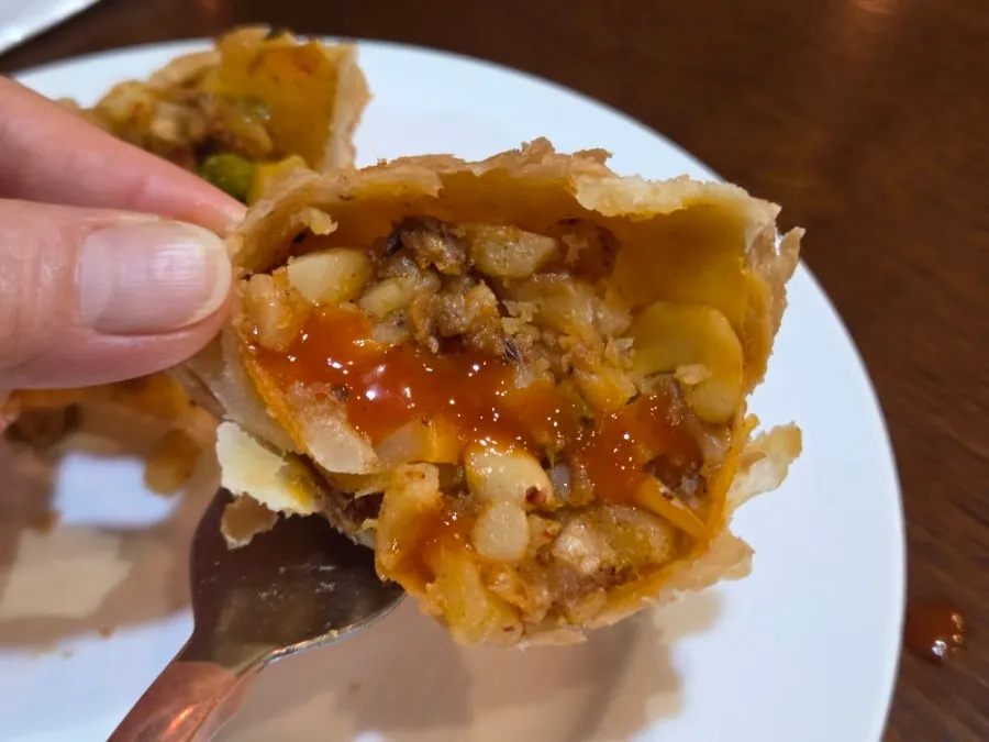 Samosas with spicy sauce