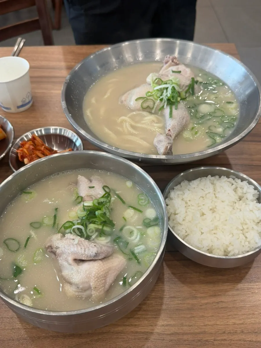 밥 따로 나온 닭곰탕 한 그릇