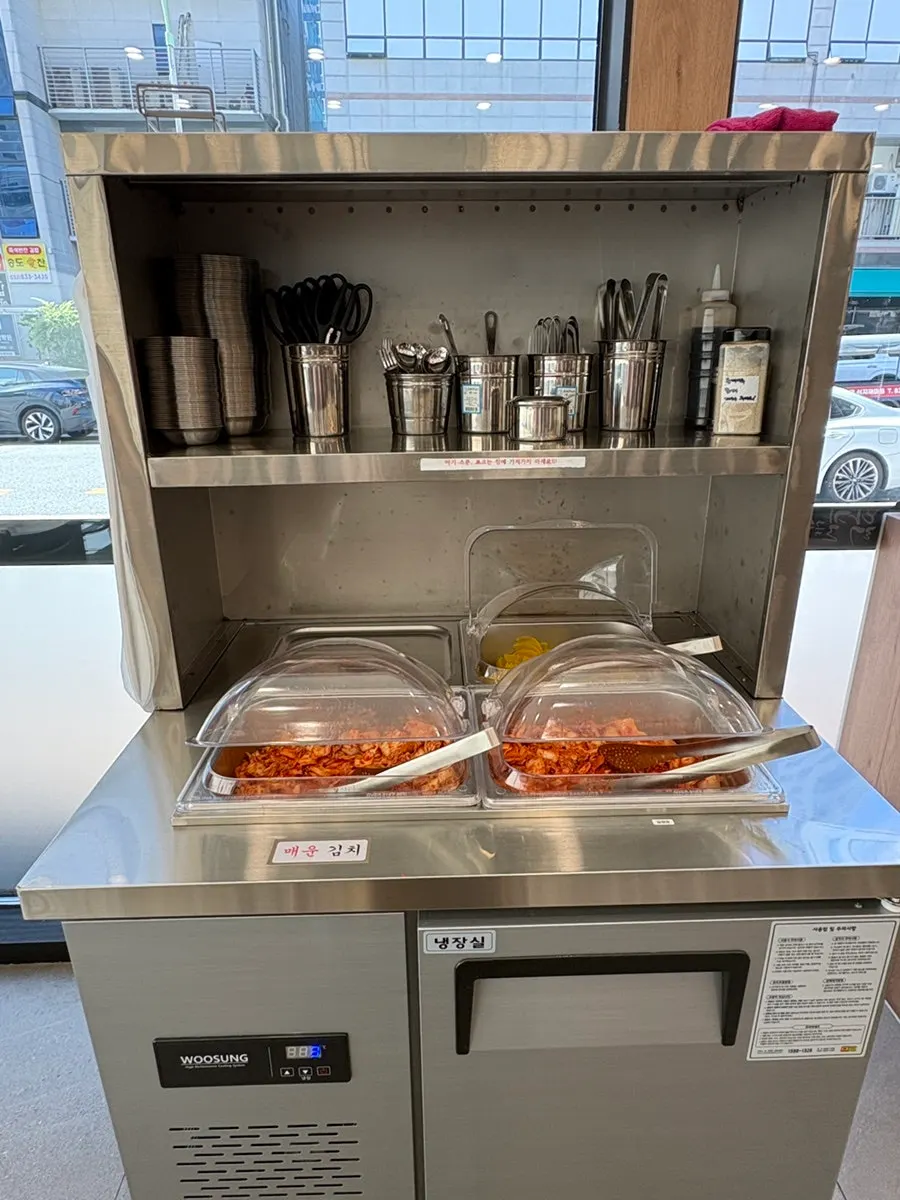 Menu listing chicken kalguksu and chicken gomtang